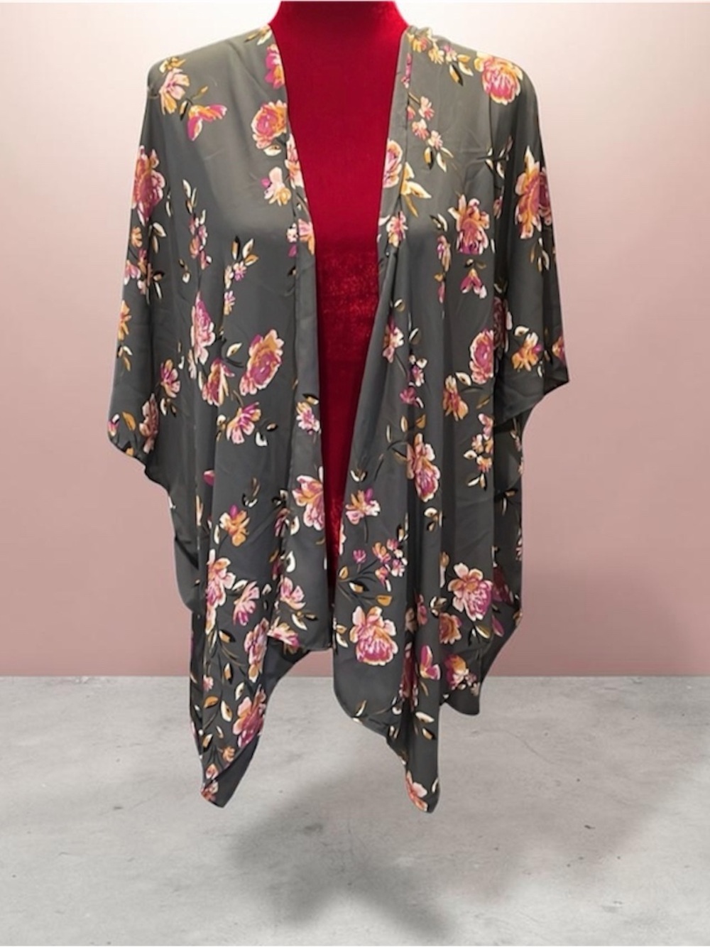 #281. Gray floral kimono. Maurice’s. One size